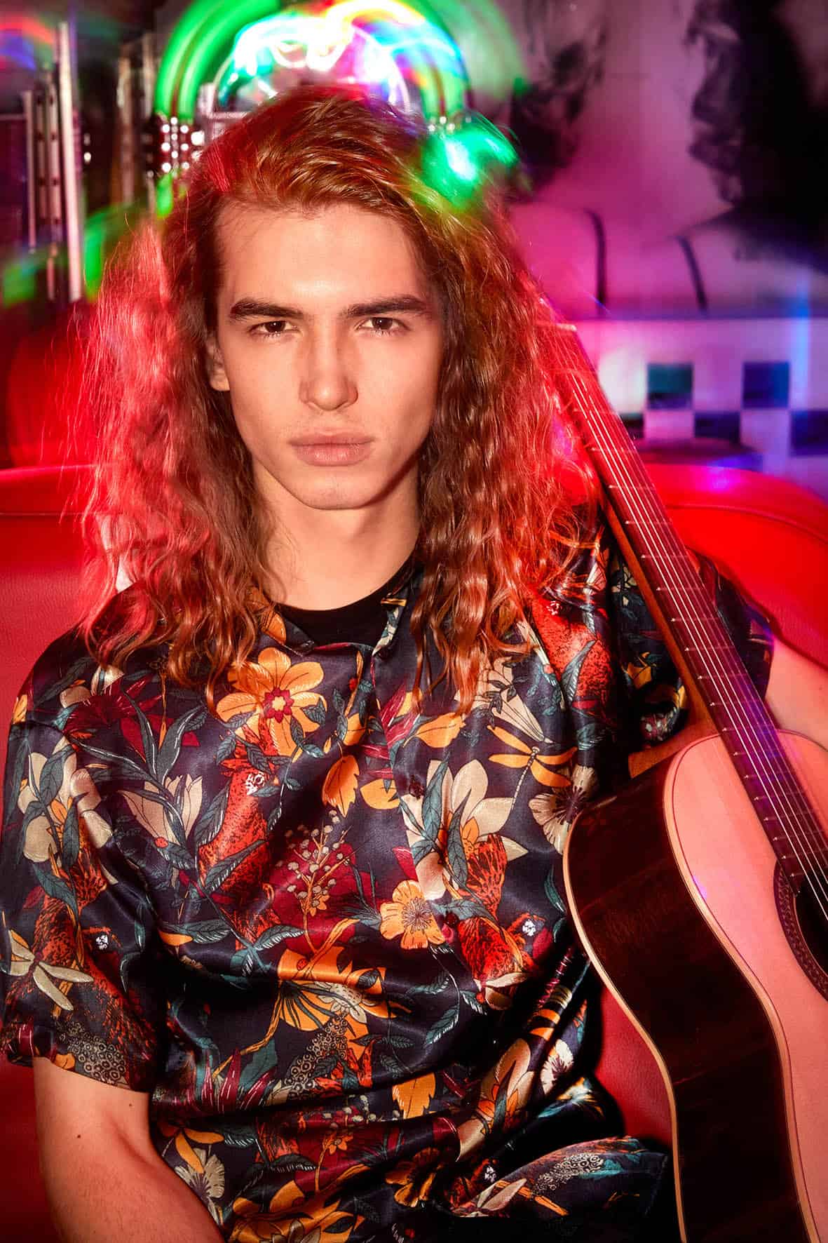 Partyfrisur-Mann-Locken-Grunge-Klipp